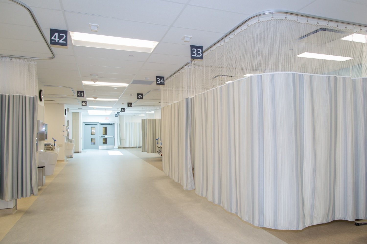 Cortinas para hospitalización clínica Lima — tela antibacterial La Casa del Estor®